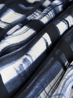 Next À carreaux Crème/bleu marine - Jupe maxi plissée en satin Sale