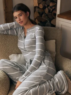 Next Bande grise - Pyjama confortable à manches longues Hot