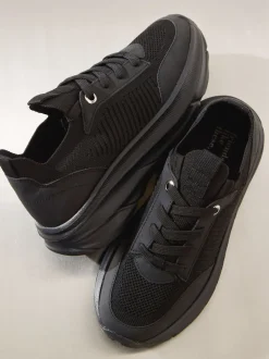 Friends Like These Baskets actives décontractées Lace Up Comfort Hot