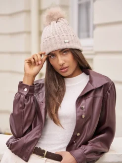 Lipsy - Chapeau à pompon côtelé scintillant beige Hot