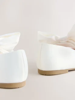 Next Blanc - Chaussures Mary Jane pour occasions en satin à fleurs avec nœud Clearance
