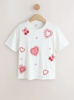 Next Blanc - Haut à col rond à manches courtes avec ornements en forme de cœur New