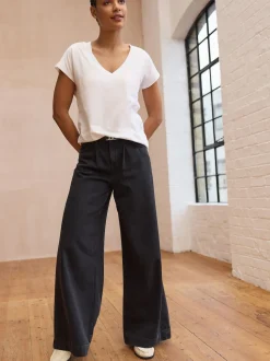 Next - T-shirt à col en V avec manches à bonnet Blanc Outlet