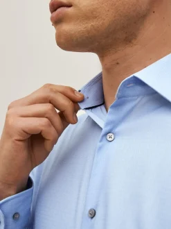 Next - Ajustement régulier - Chemise élégante texturée facile d’entretien à poignets simples Bleu Online