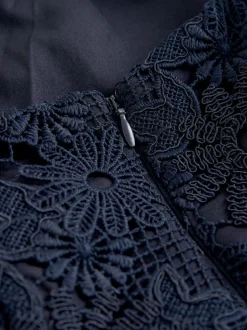 Next Bleu marine - Robe Bandeau mi-longue en dentelle Discount