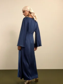 Next Bleu marine - Robe longue en satin à manches longues torsadée sur le devant Outlet
