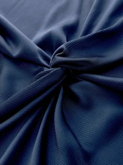 Next Bleu marine - Robe longue en satin à manches longues torsadée sur le devant Outlet