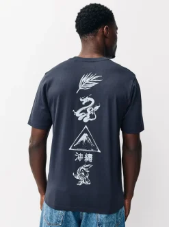 Next - Ajustement régulier - T-shirt Graphic Imprimé 3 Pack Bleu marine/Blanc Écru/Bleu canard Online