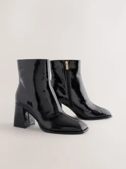 Next Brevet noir - Bottes à talon carré à bout carré Forever Comfort® Sale