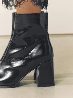 Next Brevet noir - Bottes à talon carré à bout carré Forever Comfort® Sale