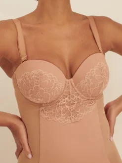 Next Caramel Nude - Combinaison gainante en dentelle à bonnets Best