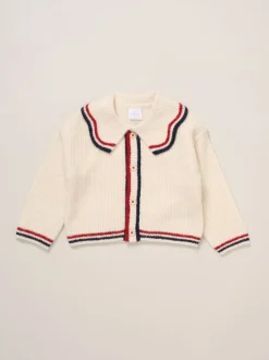 Miss Cardigan True Knit blanc avec jupe à carreaux