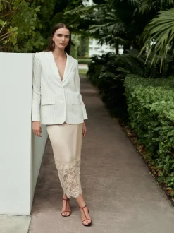 Next Champagne doré - Jupe mi-longue en satin bordée de dentelle Clearance