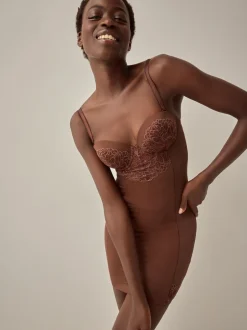 Next Chocolat Nude - Combinaison gainante en dentelle à bonnets Hot