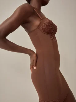 Next Chocolat Nude - Combinaison gainante en dentelle à bonnets Hot