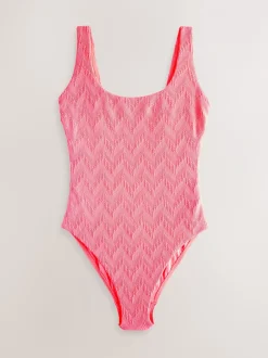 Next - Maillot de bain gainant à encolure dégagée Corail rose fluo texturé Clearance