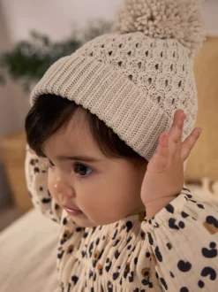 Next Crème - Chapeau Bébé Pom Gaufré tricoté Hot