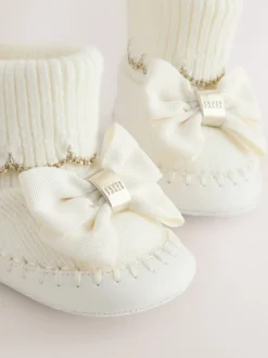 Baker by Ted Baker Crème - Chaussons en maille à bord festonné pour Bébé fille avec nœud New