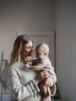 The Little Tailor Crème - Barboteuse Bébé en tricot 100% coton Clearance