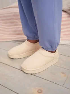 Next Crème imitation peau de mouton - Flatform Shoot Fleece Lined Slippers