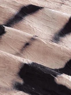 Next Écru imprimé zèbre - Jupe mi-longue asymétrique en satin effet froissé New