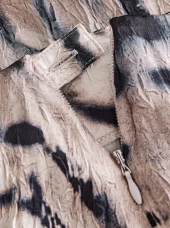 Next Écru imprimé zèbre - Jupe mi-longue asymétrique en satin effet froissé New