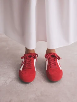 Next Daim rouge - Baskets à lacets Forever Comfort® en cuir à semelle slim New