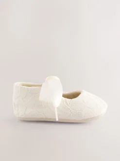 Next Dentelle crème - Chaussures grande occasion nouées sur le devant pour bébé (0-24mois) Outlet