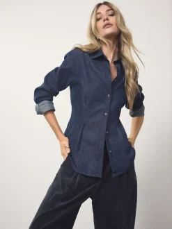 Next Délavage bleu - Chemise en denim ajustée à manches longues à taille cintrée Hot