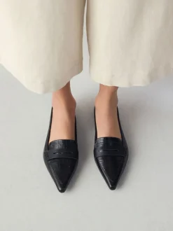 Next Effet croco Noir en relief - Mocassins Forever Comfort® Premium en cuir à bout pointu Sale