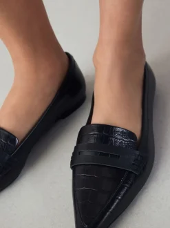 Next Effet croco Noir en relief - Mocassins Forever Comfort® Premium en cuir à bout pointu Sale