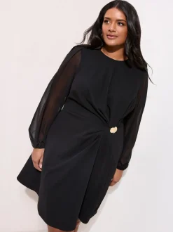 Friends Like These robe courte transparente à manches longues avec détail quincaillerie Discount