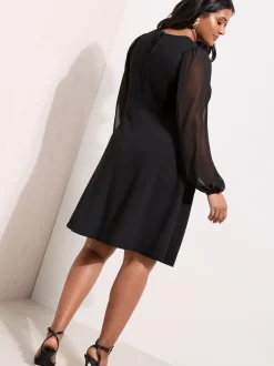 Friends Like These robe courte transparente à manches longues avec détail quincaillerie Discount