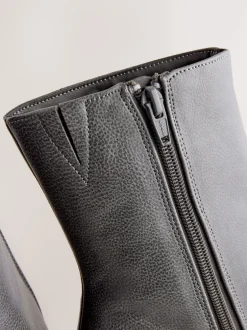 Next Gris - Bottines à talons Forever Comfort® avec bout ciselé Hot