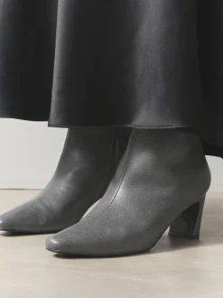 Next Gris - Bottines à talons Forever Comfort® avec bout ciselé Hot