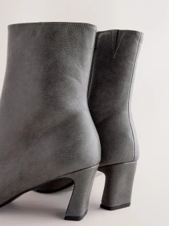 Next Gris - Bottines à talons Forever Comfort® avec bout ciselé Hot