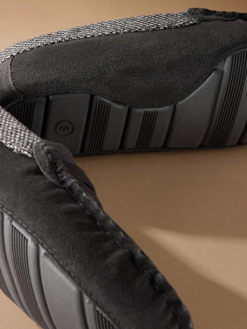 Next Gris - Chaussons mocassins Signature en daim avec bordure en tissu Outlet