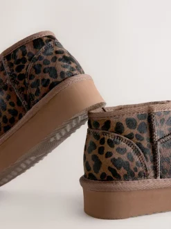 Next - Flatform Mini Bottes Pull-On en daim doublées chaudes et déperlantes Imprimé léopard marron chocolat Hot