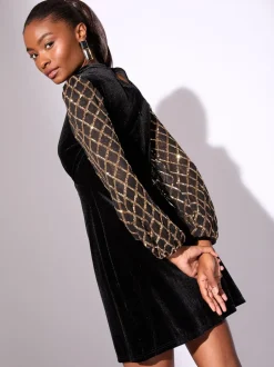 Lipsy Robe droite courte à manches longues à sequins en velours