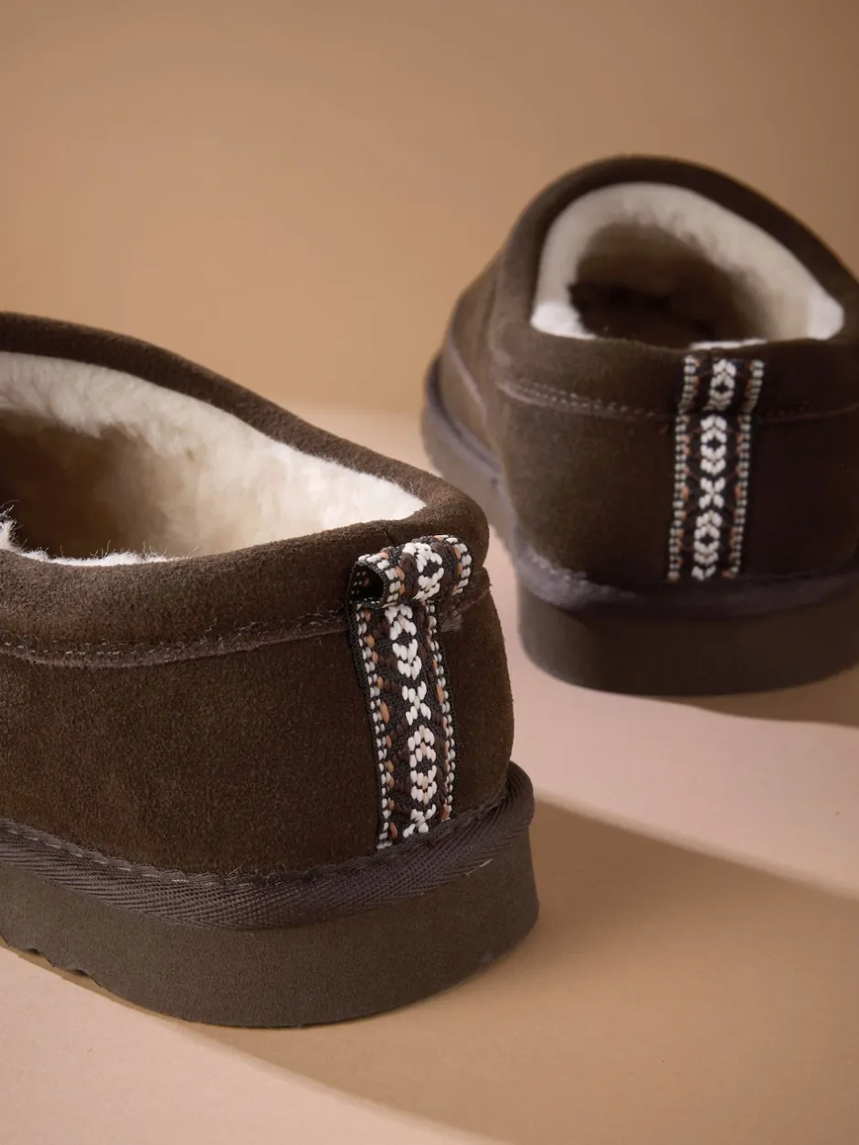 Next Marron - Chaussons doublés en daim Signature avec fausse fourrure