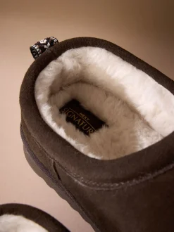 Next Marron - Chaussons doublés en daim Signature avec fausse fourrure