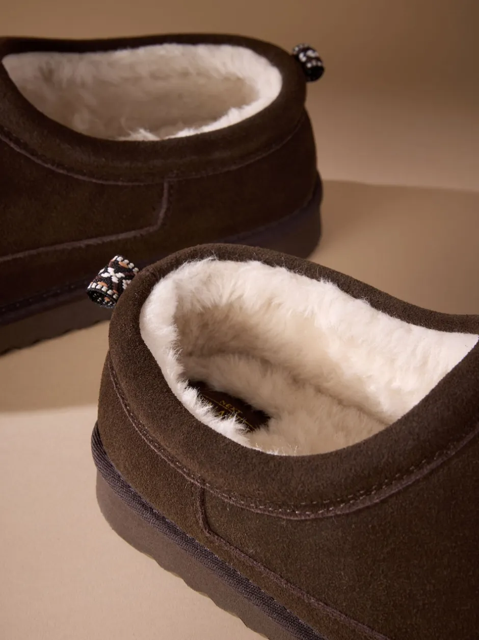 Next Marron - Chaussons doublés en daim Signature avec fausse fourrure