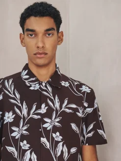 Next Marron - Chemise en lin et TENCEL™ Blend manches courtes à imprimé Fleuri Outlet