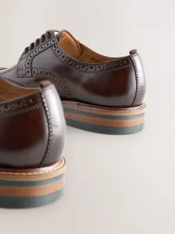 Next Marron - Coupe classique - Chaussures Brogues épaisses à semelle contrastante en cuir Discount