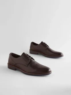 Next Marron - Coupe classique - Chaussures Derby en cuir avec semelle contrastante bleu marine