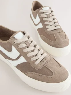 Next Marron café - Baskets à lacets Forever Comfort® en daim à rayures latérales Online