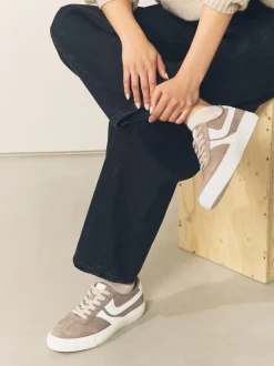 Next Marron café - Baskets à lacets Forever Comfort® en daim à rayures latérales Online