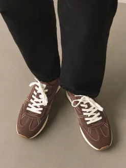 Next Marron chocolat - Baskets à lacets Forever Comfort® à empiècements