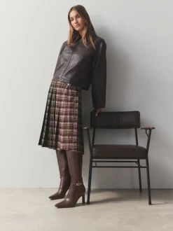 Next Marron chocolat - Bottes à talons Forever Comfort® à talons hauts avec finitions matérielles Best