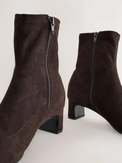 Next Marron chocolat - Bottes chaussettes à talon bloc et bout ciselé Discount
